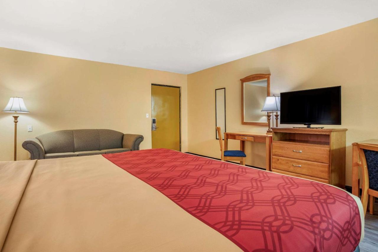 Econo Lodge Inn & Suites Evergreen Bagian luar foto