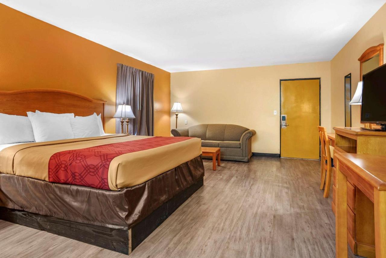 Econo Lodge Inn & Suites Evergreen Bagian luar foto