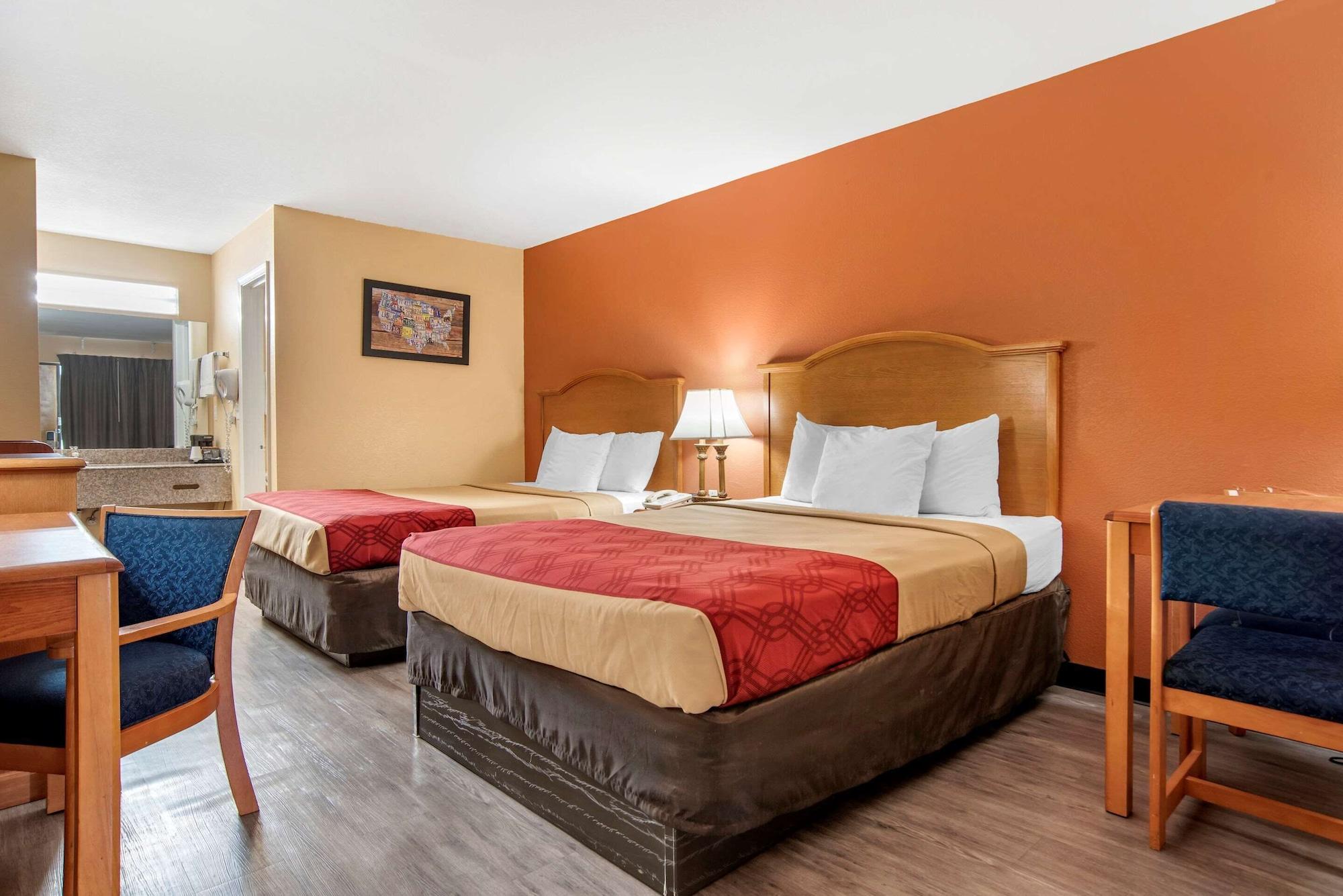 Econo Lodge Inn & Suites Evergreen Bagian luar foto