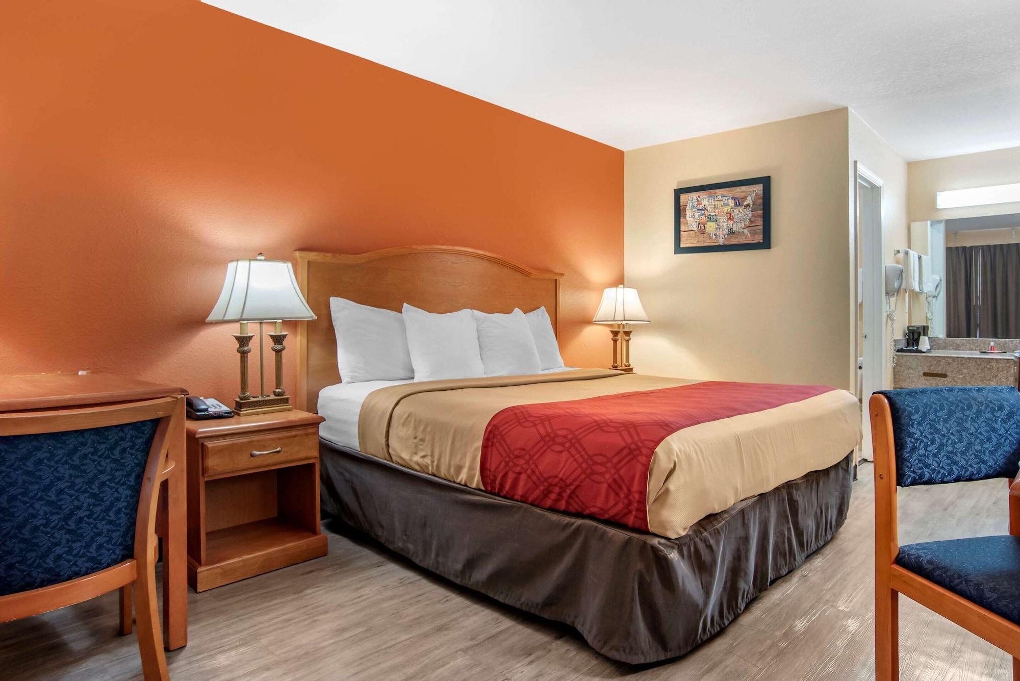 Econo Lodge Inn & Suites Evergreen Bagian luar foto