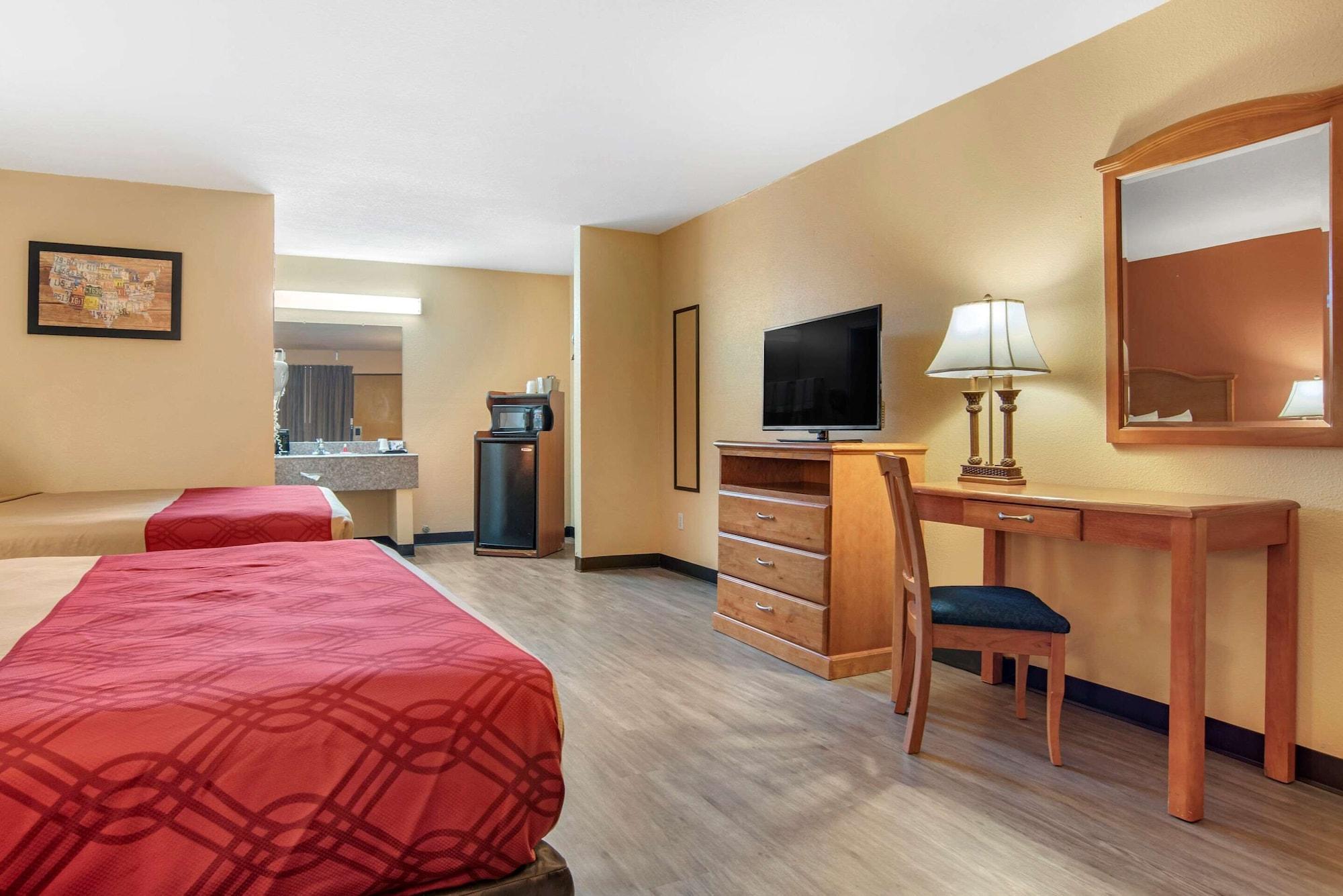 Econo Lodge Inn & Suites Evergreen Bagian luar foto