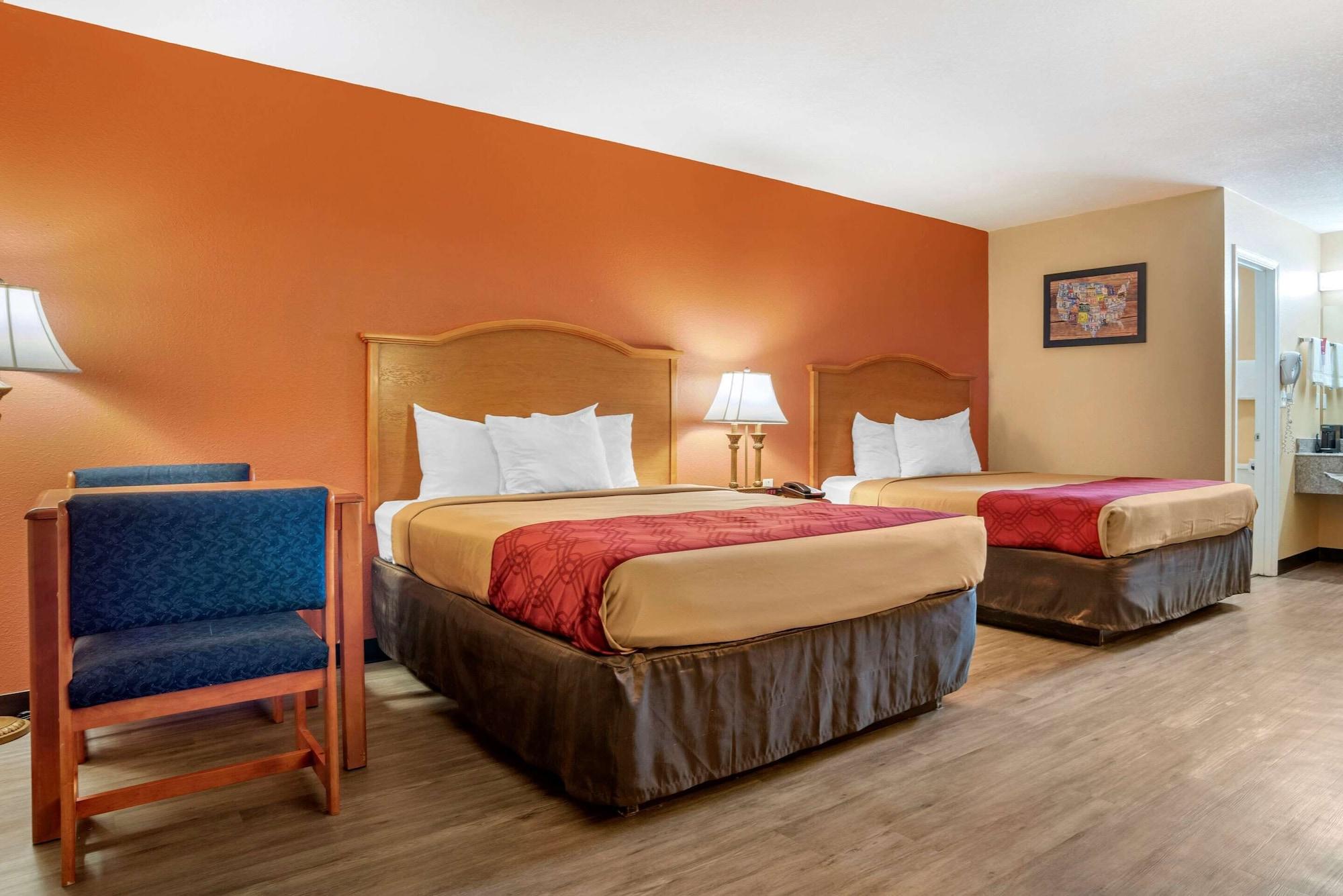 Econo Lodge Inn & Suites Evergreen Bagian luar foto