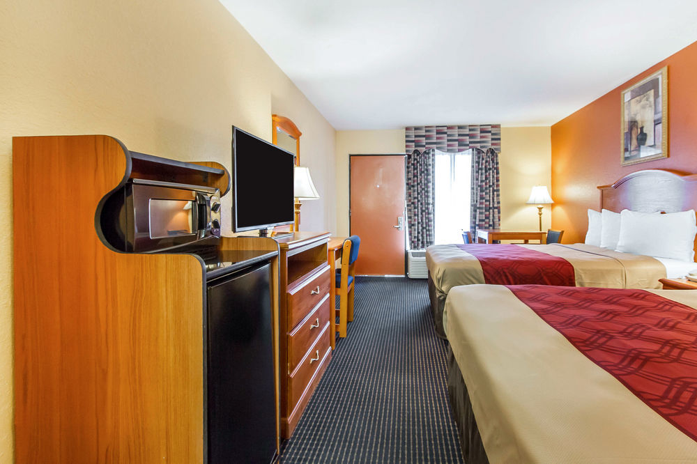 Econo Lodge Inn & Suites Evergreen Bagian luar foto