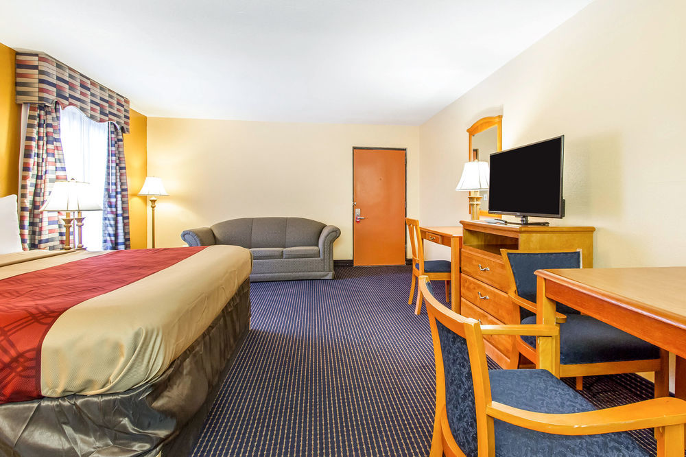 Econo Lodge Inn & Suites Evergreen Bagian luar foto