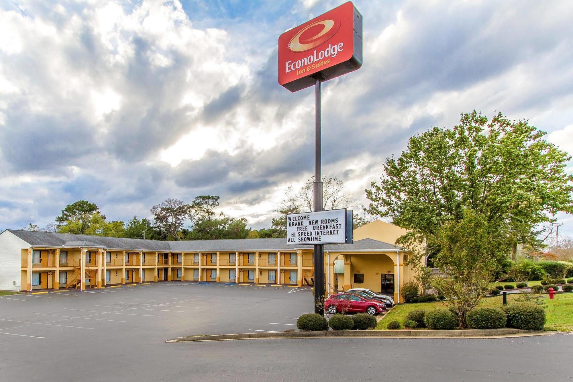 Econo Lodge Inn & Suites Evergreen Bagian luar foto