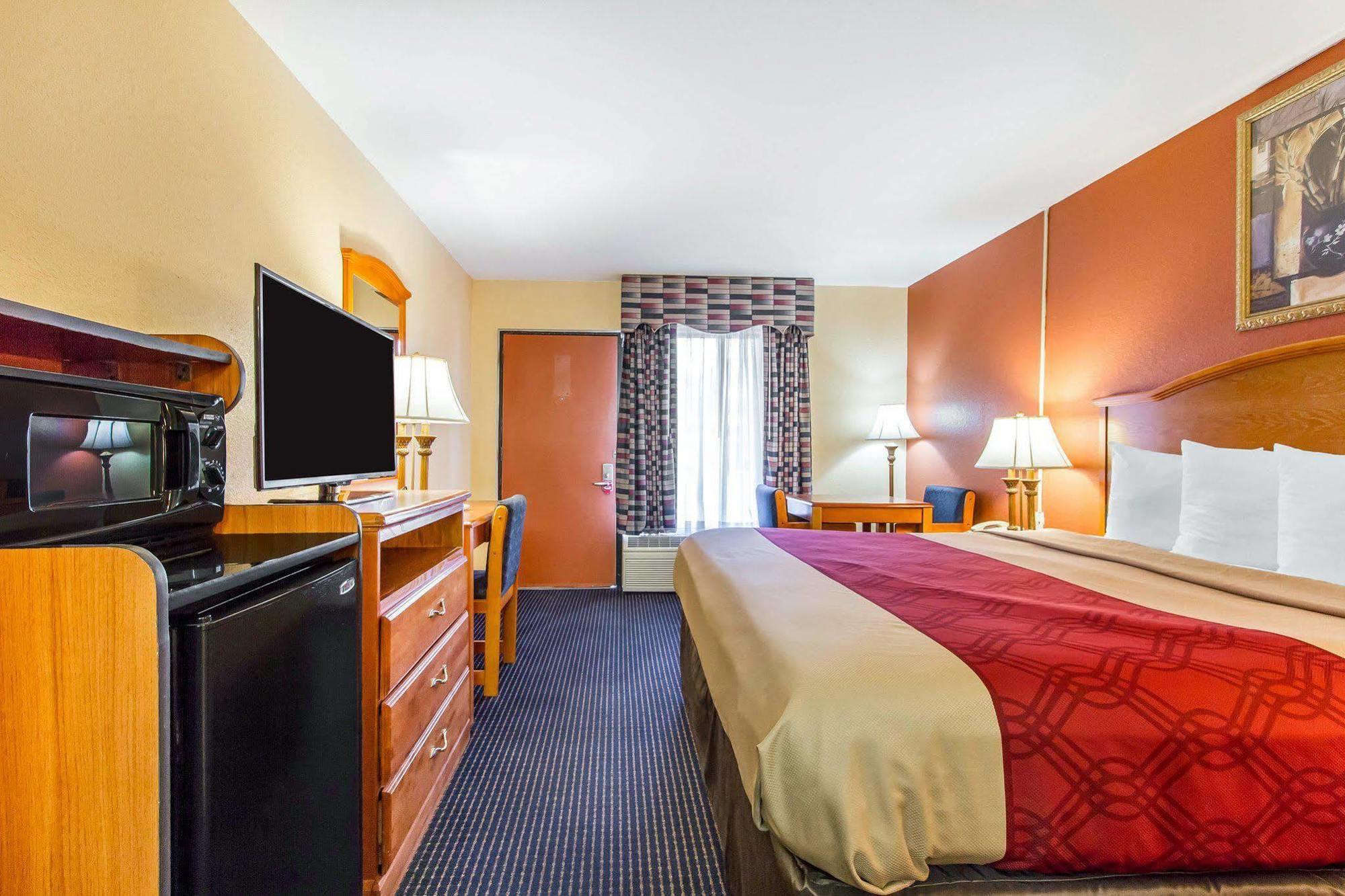 Econo Lodge Inn & Suites Evergreen Bagian luar foto